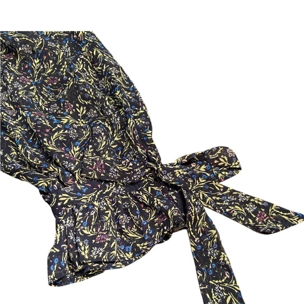 CeCe Blouse Women’s size medium pullover, off the shoulder. - Picture 6 of 9